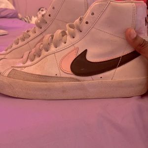 these are Nike shoes! That I love!!!